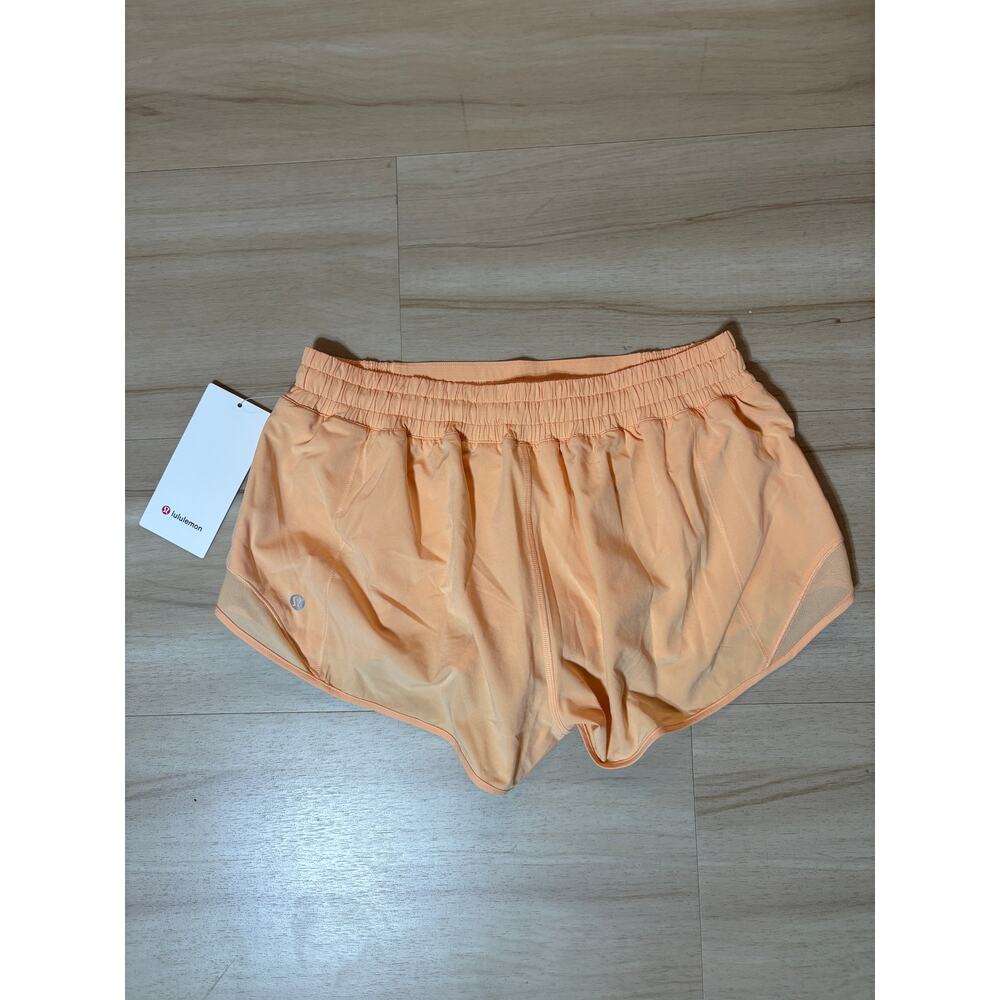 NWT Lululemon Hotty Hot Low-Rise Lined 2.5" Rock Melon sz 10 $68 MSRP